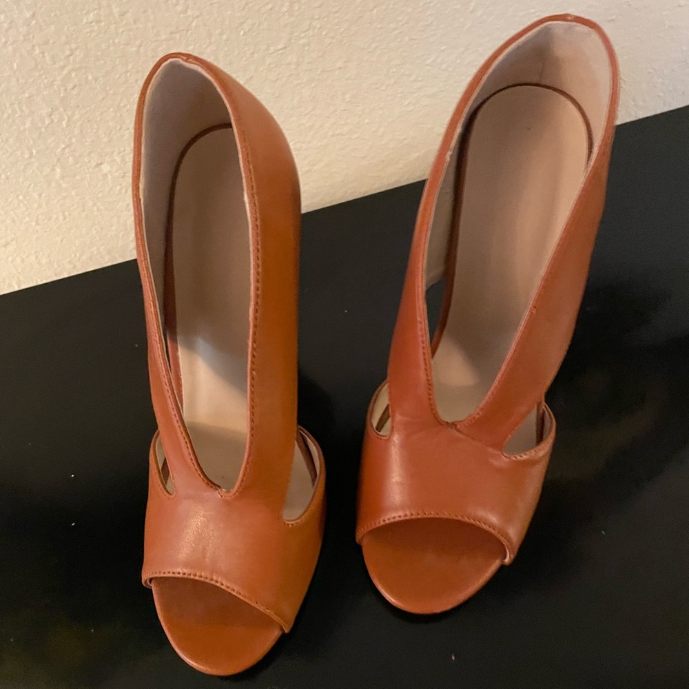 Tan leather 4.5 heels